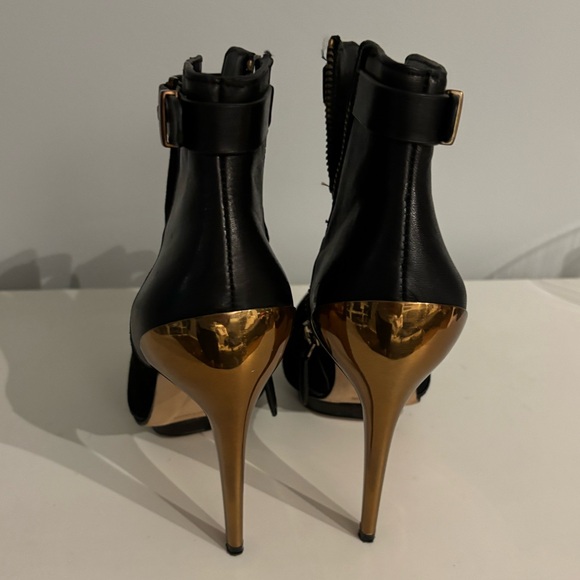 New💥BCBGMaxazria ankle boots, black suede, size 6 - Picture 4 of 6